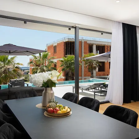 Villa Luxury Dali With Sauna, Whirlpool And Sea View In Only 1,7 Km From The Medulin